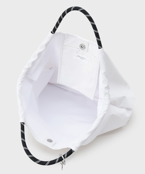 OPAQUE.CLIP（オペークドットクリップ）の「ロープハンドルドロストミドルトートバッグ【軽量／A4サイズ対応】（トートバッグ・レディース・オフホワイト/ブラック/ブラウン系その他・00）」の17枚目の写真
