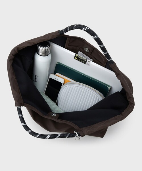 OPAQUE.CLIP（オペークドットクリップ）の「ロープハンドルドロストミドルトートバッグ【軽量／A4サイズ対応】（トートバッグ・レディース・オフホワイト/ブラック/ブラウン系その他・00）」の19枚目の写真