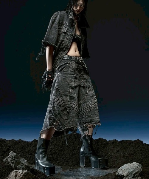 RICH（リッチ）の「【RICH】Knight Wide Waxed Short Pants / 【リッチ】デザインデニムダメージハーフパンツ（デニムパンツ・メンズ・ブルー/ブラック/チャコール・02/01）」の3枚目の写真
