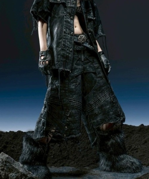 RICH（リッチ）の「【RICH】Knight Wide Waxed Short Pants / 【リッチ】デザインデニムダメージハーフパンツ（デニムパンツ・メンズ・ブルー/ブラック/チャコール・02/01）」の2枚目の写真
