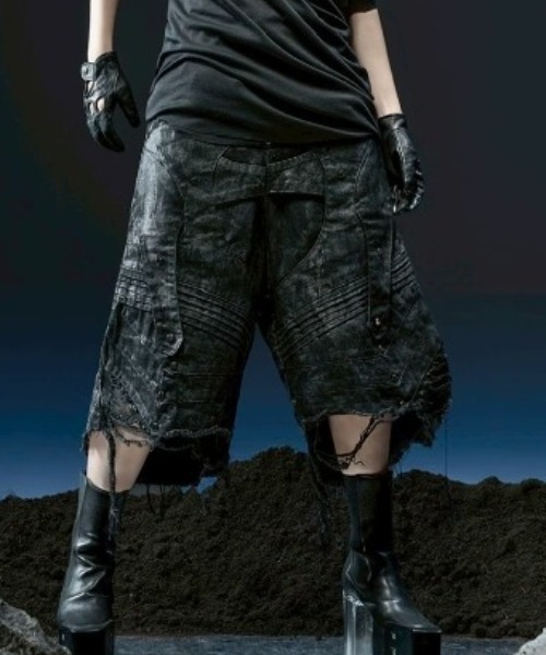 RICH（リッチ）の「【RICH】Knight Wide Waxed Short Pants / 【リッチ】デザインデニムダメージハーフパンツ（デニムパンツ・メンズ・ブルー/ブラック/チャコール・02/01）」の9枚目の写真