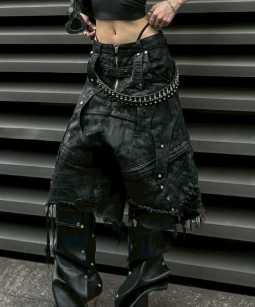 RICH（リッチ）の「【RICH】Knight Wide Waxed Short Pants / 【リッチ】デザインデニムダメージハーフパンツ（デニムパンツ・メンズ・ブルー/ブラック/チャコール・02/01）」の5枚目の写真
