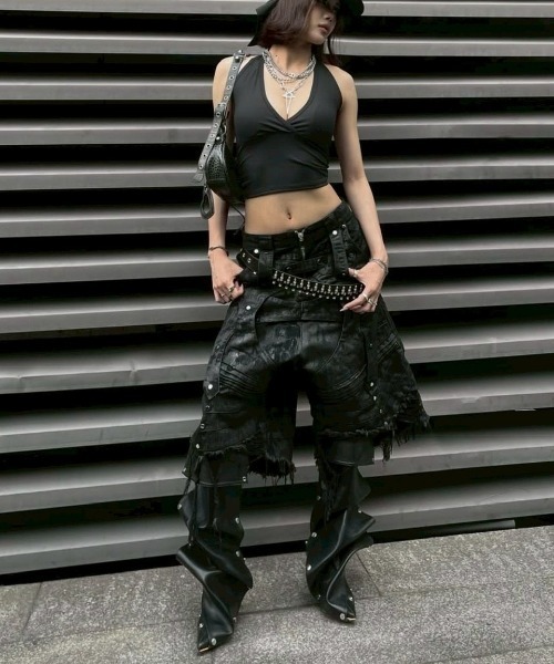 RICH（リッチ）の「【RICH】Knight Wide Waxed Short Pants / 【リッチ】デザインデニムダメージハーフパンツ（デニムパンツ・メンズ・ブルー/ブラック/チャコール・02/01）」の4枚目の写真