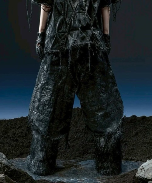 RICH（リッチ）の「【RICH】Knight Wide Waxed Short Pants / 【リッチ】デザインデニムダメージハーフパンツ（デニムパンツ・メンズ・ブルー/ブラック/チャコール・02/01）」の11枚目の写真