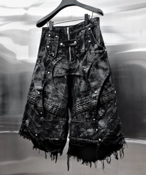 RICH（リッチ）の「【RICH】Knight Wide Waxed Short Pants / 【リッチ】デザインデニムダメージハーフパンツ（デニムパンツ・メンズ・ブルー/ブラック/チャコール・02/01）」の14枚目の写真