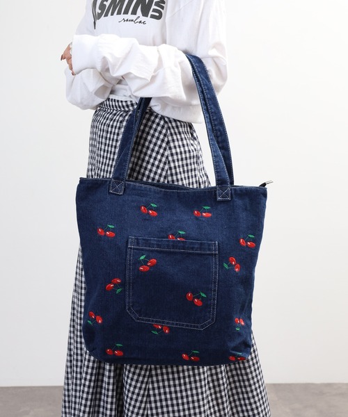 crossi(クロッシー)の「チェリー刺繍デニムトートバッグ(トートバッグ・レディース・ブルー/ネイビー・FREE)」の21枚目の写真
