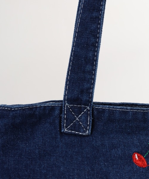 crossi(クロッシー)の「チェリー刺繍デニムトートバッグ(トートバッグ・レディース・ブルー/ネイビー・FREE)」の7枚目の写真