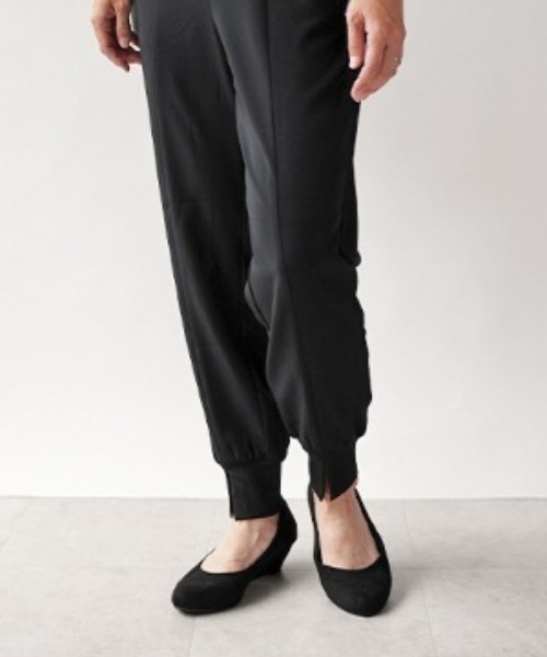 ALETTA（アレッタ）の「ALETTA-ｱﾚｯﾀ- 究極のプレーンパンプス -アーモンドトゥ4.5cmヒール-（パンプス・レディース・ダークブラック/ブラック系その他/トップグレー/杢グレー/ブラック/グレイッシュベージュ/ブラック系/モカ/ベージュ/ブルー系その他/ベージュ系その他・23.5cm/24.0cm/24.5cm/23.0cm/25.0cm/22.5cm/22.0cm）」の3枚目の写真