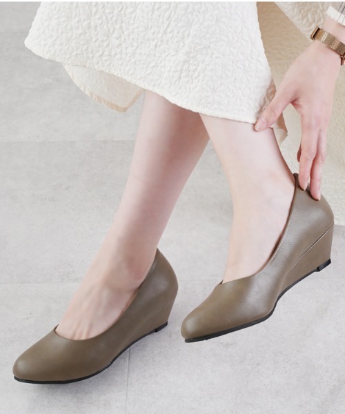 ALETTA（アレッタ）の「ALETTA-ｱﾚｯﾀ- 究極のプレーンパンプス -アーモンドトゥ4.5cmヒール-（パンプス・レディース・ダークブラック/ブラック系その他/トップグレー/杢グレー/ブラック/グレイッシュベージュ/ブラック系/モカ/ベージュ/ブルー系その他/ベージュ系その他・23.5cm/24.0cm/24.5cm/23.0cm/25.0cm/22.5cm/22.0cm）」の7枚目の写真