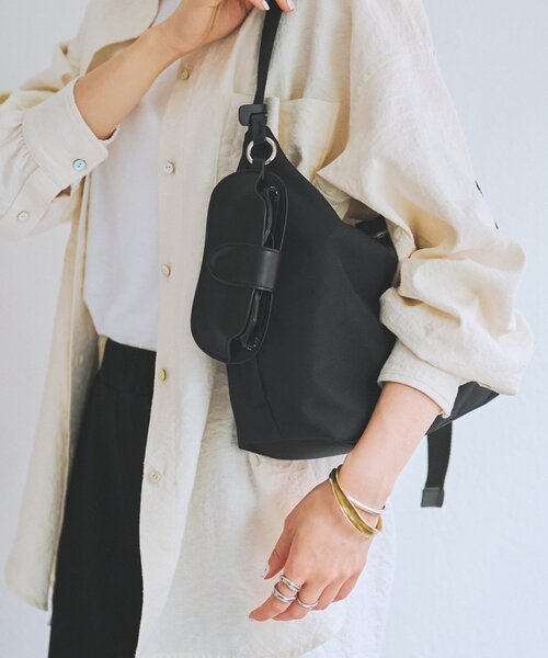 BEARDSLEY(ビアズリー)の「グラスケース付きショルダーバッグ(ショルダーバッグ・レディース・ブラック・FREE)」の2枚目の写真