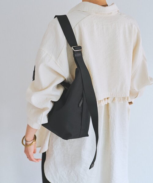 BEARDSLEY(ビアズリー)の「グラスケース付きショルダーバッグ(ショルダーバッグ・レディース・ブラック・FREE)」の4枚目の写真