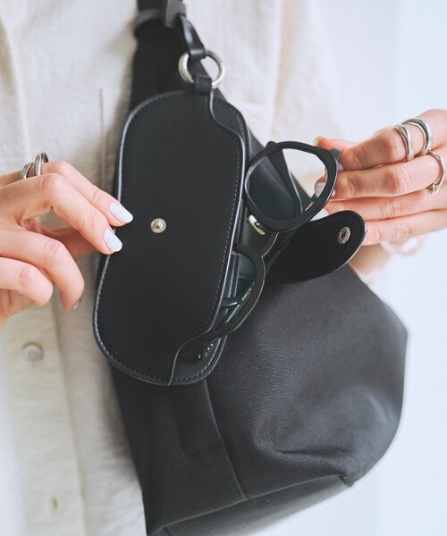 BEARDSLEY(ビアズリー)の「グラスケース付きショルダーバッグ(ショルダーバッグ・レディース・ブラック・FREE)」の7枚目の写真