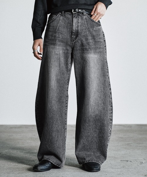 WYM LIDNM(ウィム バイ リドム)の「ARC CURVED DRAPE DENIM(デニムパンツ・メンズ・インディゴブルー/ライトインディゴブルー/ダークグレー・XS/S/M/L)」の2枚目の写真