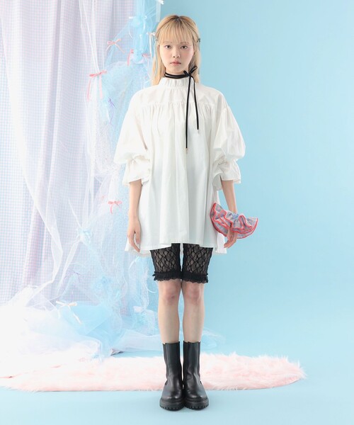 CAROLINA GLASER（カロリナ グレイサー）の「ベロアリボン付き フリルネック ギャザー ブラウス（シャツ/ブラウス・レディース・オフホワイト/ブラック・ONE SIZE）」の8枚目の写真