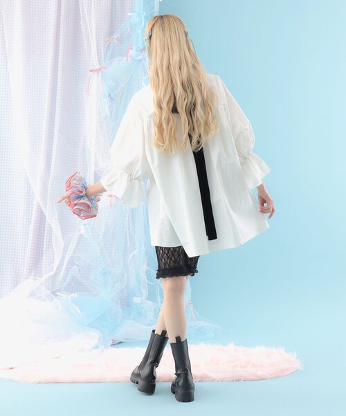 CAROLINA GLASER（カロリナ グレイサー）の「ベロアリボン付き フリルネック ギャザー ブラウス（シャツ/ブラウス・レディース・オフホワイト/ブラック・ONE SIZE）」の10枚目の写真