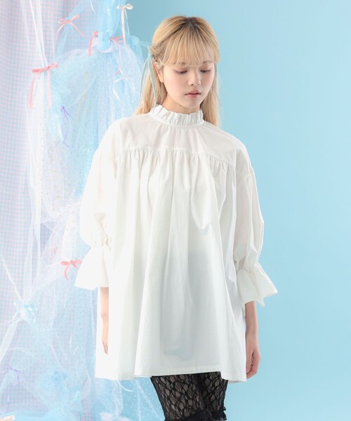 CAROLINA GLASER（カロリナ グレイサー）の「ベロアリボン付き フリルネック ギャザー ブラウス（シャツ/ブラウス・レディース・オフホワイト/ブラック・ONE SIZE）」の11枚目の写真