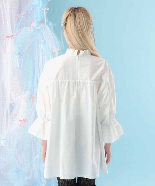 CAROLINA GLASER（カロリナ グレイサー）の「ベロアリボン付き フリルネック ギャザー ブラウス（シャツ/ブラウス・レディース・オフホワイト/ブラック・ONE SIZE）」の13枚目の写真