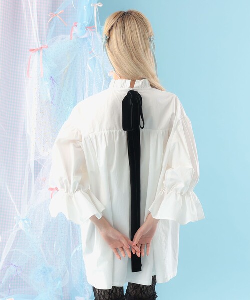 CAROLINA GLASER（カロリナ グレイサー）の「ベロアリボン付き フリルネック ギャザー ブラウス（シャツ/ブラウス・レディース・オフホワイト/ブラック・ONE SIZE）」の14枚目の写真