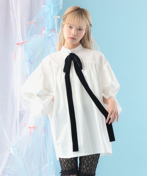 CAROLINA GLASER（カロリナ グレイサー）の「ベロアリボン付き フリルネック ギャザー ブラウス（シャツ/ブラウス・レディース・オフホワイト/ブラック・ONE SIZE）」の15枚目の写真