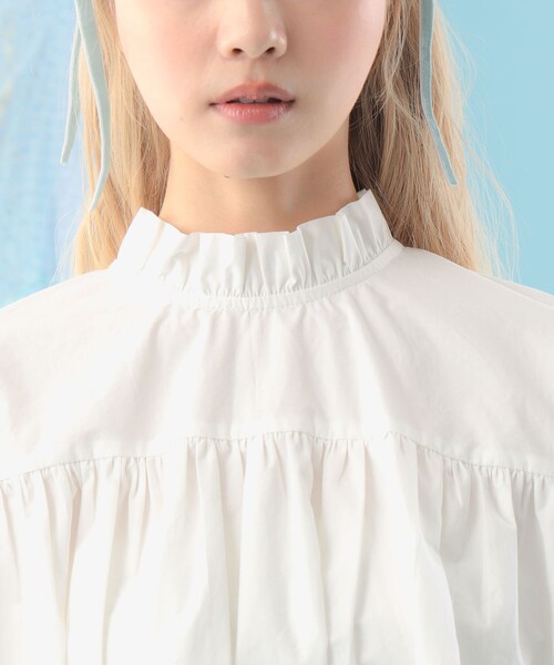 CAROLINA GLASER（カロリナ グレイサー）の「ベロアリボン付き フリルネック ギャザー ブラウス（シャツ/ブラウス・レディース・オフホワイト/ブラック・ONE SIZE）」の19枚目の写真
