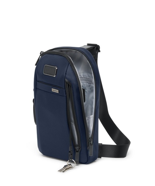 TUMI(トゥミ)の「TUMI ALPHA(アルファ) スリング(ボディバッグ/ウエストポーチ・メンズ・ブラック/ネイビー・FREE)」の9枚目の写真