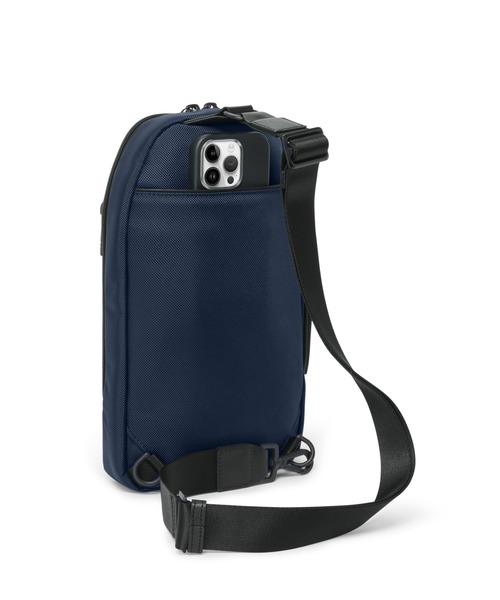 TUMI(トゥミ)の「TUMI ALPHA(アルファ) スリング(ボディバッグ/ウエストポーチ・メンズ・ブラック/ネイビー・FREE)」の8枚目の写真