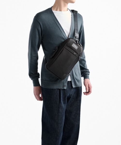 TUMI(トゥミ)の「TUMI ALPHA(アルファ) スリング(ボディバッグ/ウエストポーチ・メンズ・ブラック/ネイビー・FREE)」の10枚目の写真