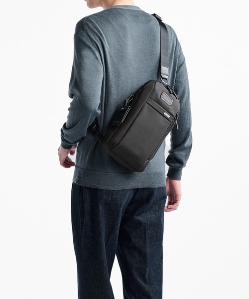 TUMI(トゥミ)の「TUMI ALPHA(アルファ) スリング(ボディバッグ/ウエストポーチ・メンズ・ブラック/ネイビー・FREE)」の11枚目の写真
