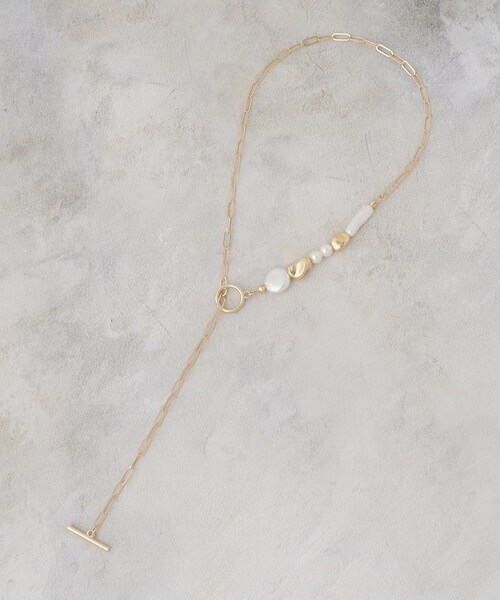 OPAQUE.CLIP（オペークドットクリップ）の「パール調ビーズ×メタル チェーンネックレス（ネックレス・レディース・ゴールド/シルバー・00）」の4枚目の写真