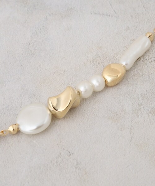 OPAQUE.CLIP（オペークドットクリップ）の「パール調ビーズ×メタル チェーンネックレス（ネックレス・レディース・ゴールド/シルバー・00）」の6枚目の写真