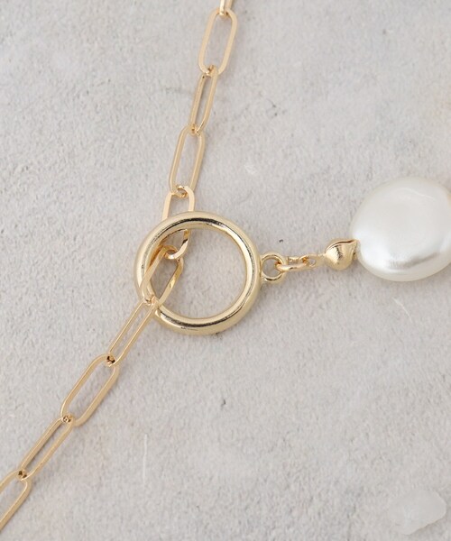 OPAQUE.CLIP（オペークドットクリップ）の「パール調ビーズ×メタル チェーンネックレス（ネックレス・レディース・ゴールド/シルバー・00）」の7枚目の写真