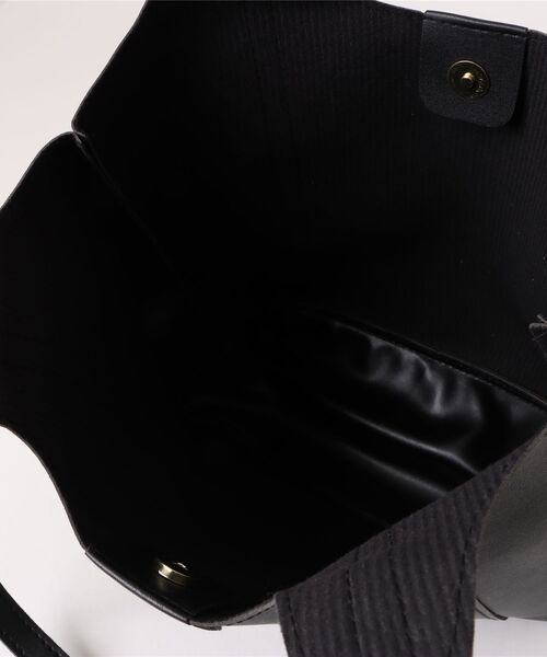 TONE SELECT GOODS（トーンセレクトグッズ）の「urbanfemine./合成皮革 ポーチ付き 軽量 ショルダー バッグ U7607（ショルダーバッグ・レディース・ブラウン/ブラック/ホワイト・FREE）」の9枚目の写真