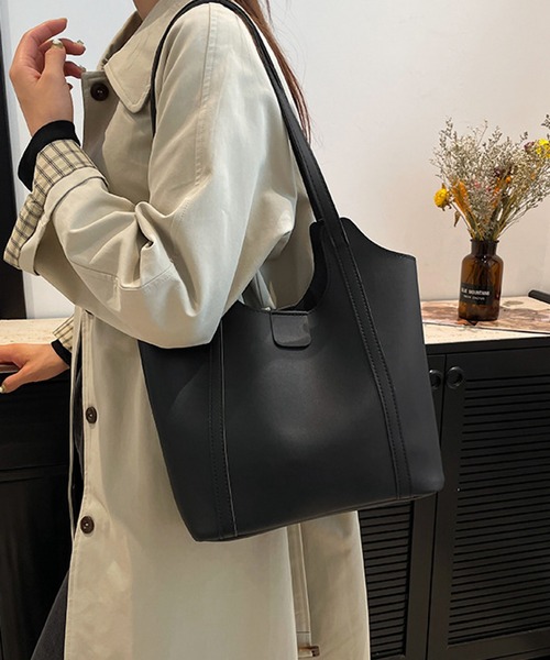 TONE SELECT GOODS（トーンセレクトグッズ）の「urbanfemine./合成皮革 ポーチ付き 軽量 ショルダー バッグ U7607（ショルダーバッグ・レディース・ブラウン/ブラック/ホワイト・FREE）」の3枚目の写真