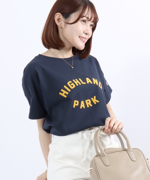 Champion(チャンピオン)の「Champion(チャンピオン)フロッキーロゴプリント ワイドシルエットTシャツ/レディース(Tシャツ/カットソー・レディース・オレンジ/オートミール/ホワイト/ライトブルー/ネイビー・L/M)」の4枚目の写真