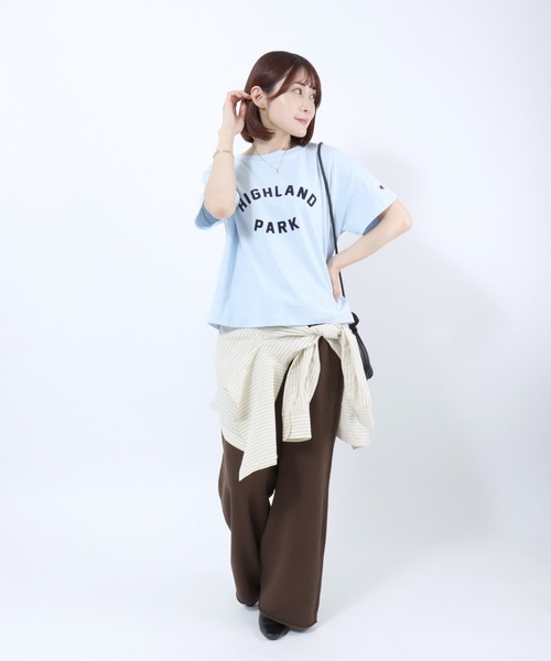 Champion(チャンピオン)の「Champion(チャンピオン)フロッキーロゴプリント ワイドシルエットTシャツ/レディース(Tシャツ/カットソー・レディース・オレンジ/オートミール/ホワイト/ライトブルー/ネイビー・L/M)」の18枚目の写真