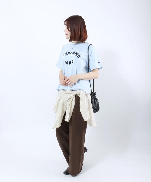 Champion(チャンピオン)の「Champion(チャンピオン)フロッキーロゴプリント ワイドシルエットTシャツ/レディース(Tシャツ/カットソー・レディース・オレンジ/オートミール/ホワイト/ライトブルー/ネイビー・L/M)」の17枚目の写真
