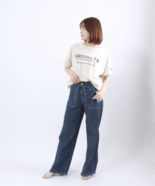 Champion(チャンピオン)の「Champion(チャンピオン)フロッキーロゴプリント ワイドシルエットTシャツ/レディース(Tシャツ/カットソー・レディース・オレンジ/オートミール/ホワイト/ライトブルー/ネイビー・L/M)」の13枚目の写真
