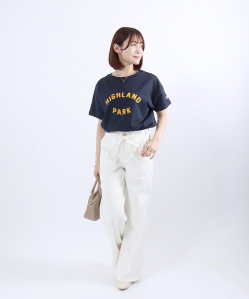Champion(チャンピオン)の「Champion(チャンピオン)フロッキーロゴプリント ワイドシルエットTシャツ/レディース(Tシャツ/カットソー・レディース・オレンジ/オートミール/ホワイト/ライトブルー/ネイビー・L/M)」の21枚目の写真