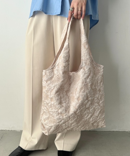 LOVALOT(ラバロット)の「【A4 A5】大花柄 フクレ カラー トートバッグ(トートバッグ・レディース・ブラック/ブルー/ベージュ/ピンク・F)」の2枚目の写真