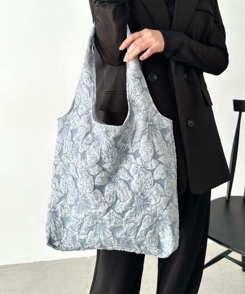 LOVALOT(ラバロット)の「【A4 A5】大花柄 フクレ カラー トートバッグ(トートバッグ・レディース・ブラック/ブルー/ベージュ/ピンク・F)」の3枚目の写真