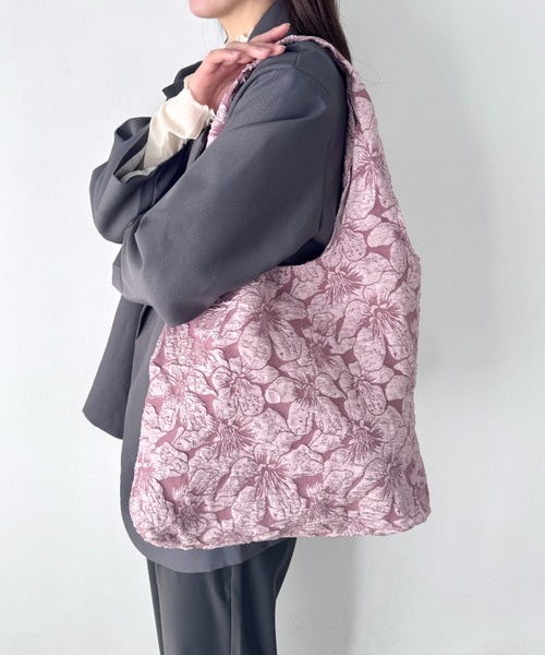 LOVALOT(ラバロット)の「【A4 A5】大花柄 フクレ カラー トートバッグ(トートバッグ・レディース・ブラック/ブルー/ベージュ/ピンク・F)」の5枚目の写真