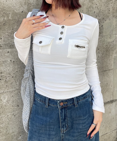 ROGER AND RAW(ロジャーアンドロウ)の「フラップポケットヘンリーネックトップス(Tシャツ/カットソー・レディース・ホワイト/チャコールグレー・FREE)」の6枚目の写真