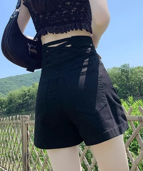 Mejoul（メジュール）の「【2026春夏新作】バックデザイン ボタンハイウエストデニムショートパンツ（デニムパンツ・レディース・ホワイト/ブラック/ブルー・L/M）」の6枚目の写真