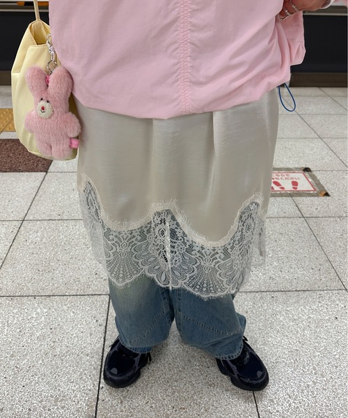 PILIT(ピリット)の「裾レースミディサテンスカート(スカート・レディース・グレイッシュベージュ/アイボリー・MEDIUM)」の16枚目の写真