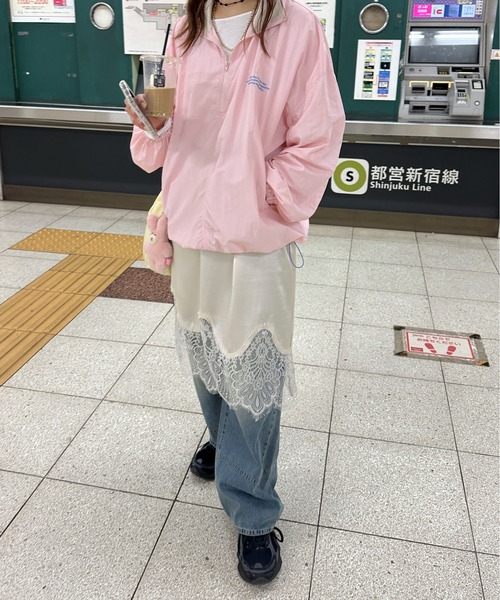 PILIT(ピリット)の「裾レースミディサテンスカート(スカート・レディース・グレイッシュベージュ/アイボリー・MEDIUM)」の10枚目の写真
