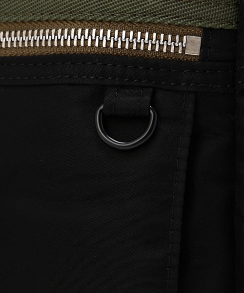 AVIREX(アヴィレックス)の「AVIREX -FLIGHT NYLON VERTICAL SHOULDER(ショルダーバッグ・メンズ・ブラック/カーキ・FREE)」の8枚目の写真