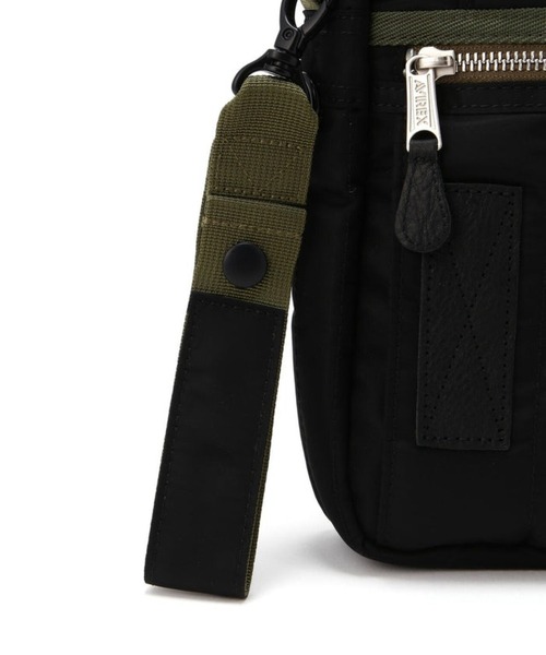 AVIREX(アヴィレックス)の「AVIREX -FLIGHT NYLON VERTICAL SHOULDER(ショルダーバッグ・メンズ・ブラック/カーキ・FREE)」の6枚目の写真
