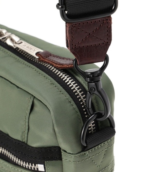 AVIREX(アヴィレックス)の「AVIREX -FLIGHT NYLON VERTICAL SHOULDER(ショルダーバッグ・メンズ・ブラック/カーキ・FREE)」の21枚目の写真