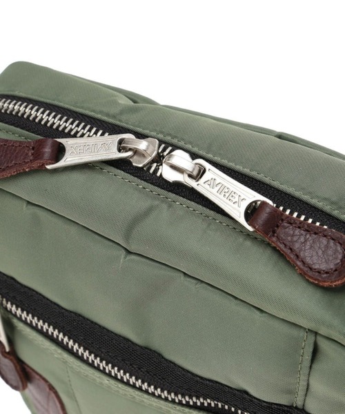 AVIREX(アヴィレックス)の「AVIREX -FLIGHT NYLON VERTICAL SHOULDER(ショルダーバッグ・メンズ・ブラック/カーキ・FREE)」の22枚目の写真