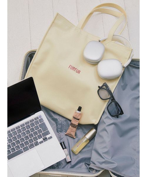 FURFUR（ファーファー）の「【USAGI ONLINE/ZOZOTOWN限定】ファスナー付きキャリーオントートバッグ（トートバッグ・レディース・グリーン/レッド/ブラウン/ピンク/イエロー/ラベンダー/ネイビー/アイボリー/ブラック/ライトブルー・F）」の8枚目の写真
